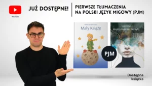 Mężczyzna prezentuje dwie książki