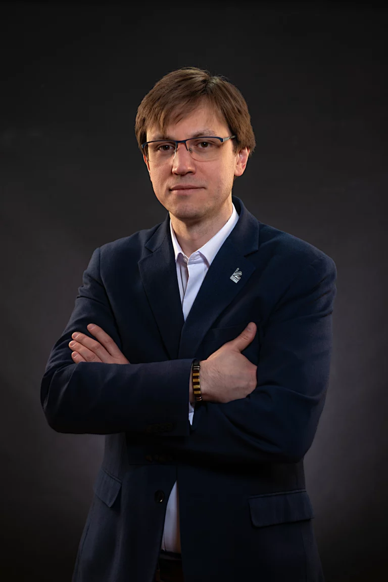 Mężczyzna w garniturze