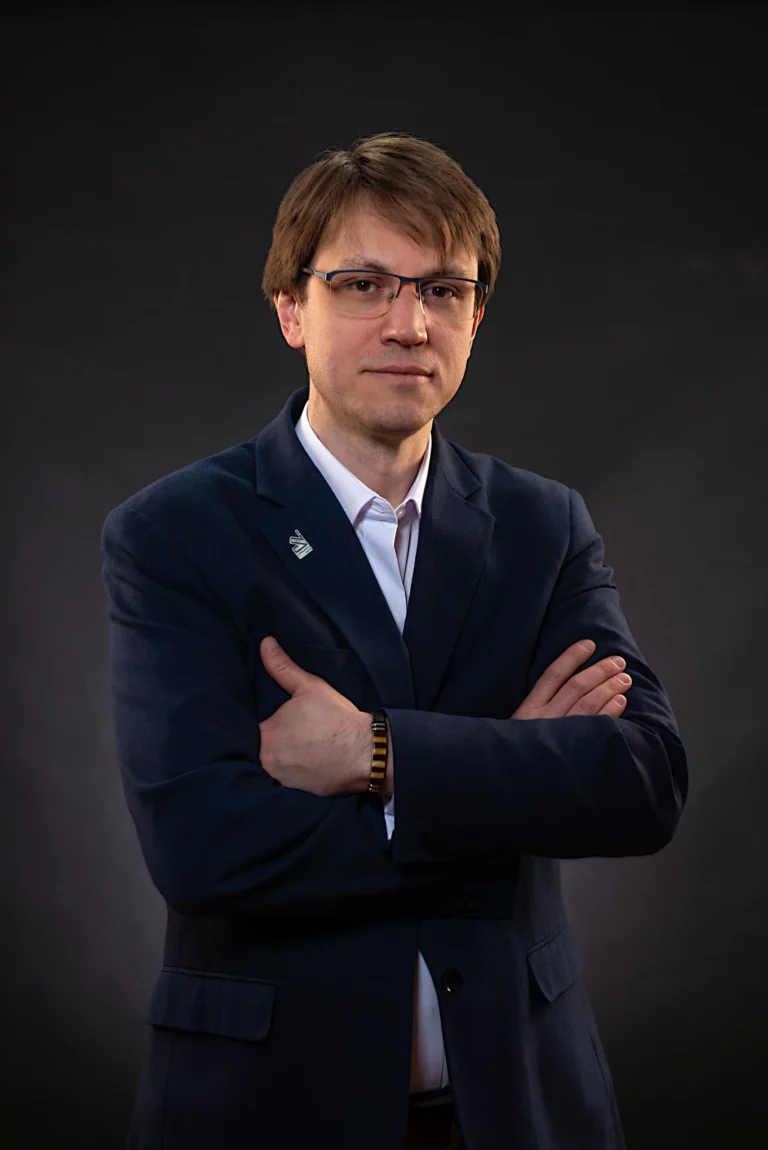 Mężczyzna w garniturze