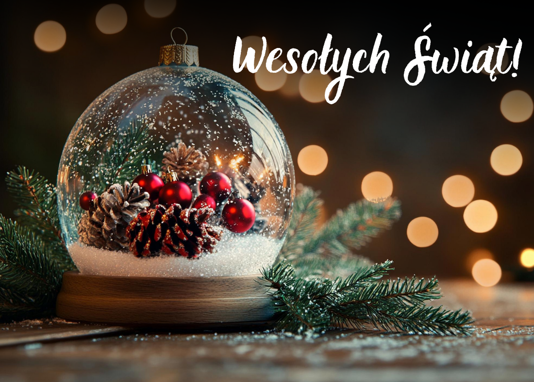 Szklana bombka z ozdobami w środku