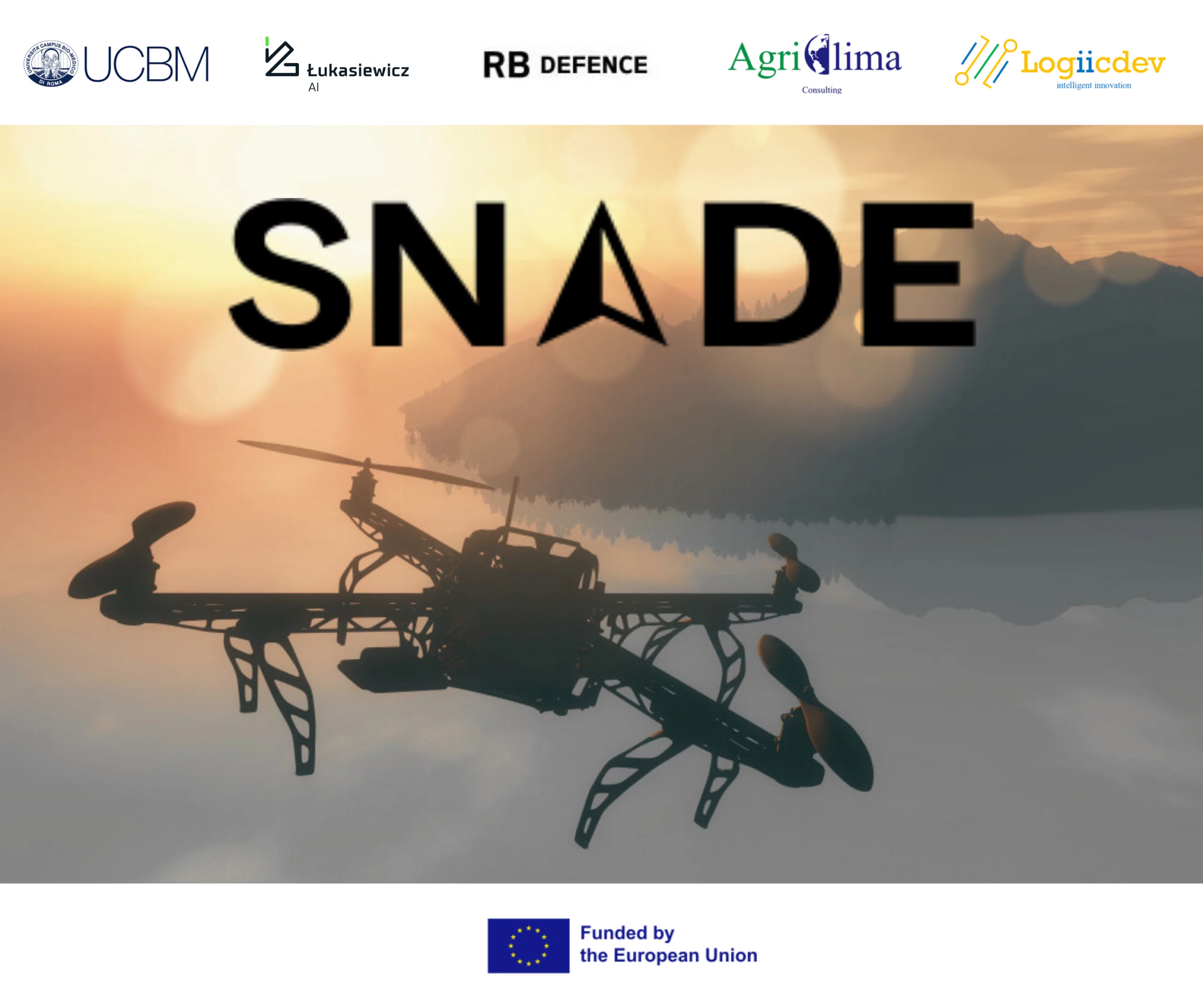 Dron na tle nieba z chmurami. Logo Snade. Lototypy partnerów i UE.