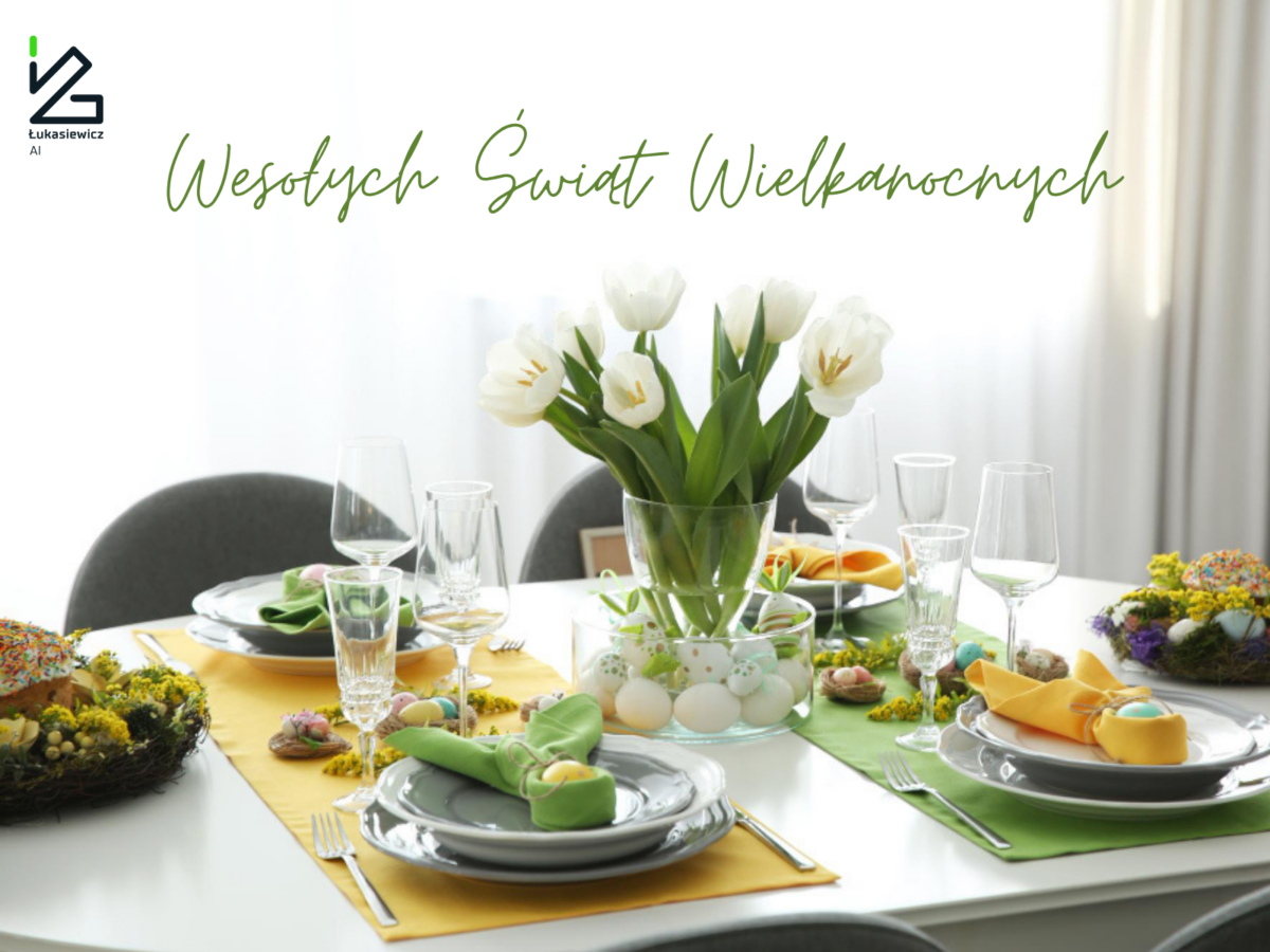 Stół z zastawą i kwiatami  w wazonie. Dekoracje wielkanocne.